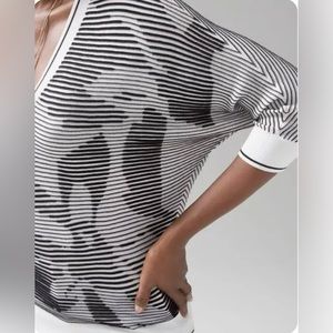 White House Black Market Black and white top Size S Good Condition!! C8